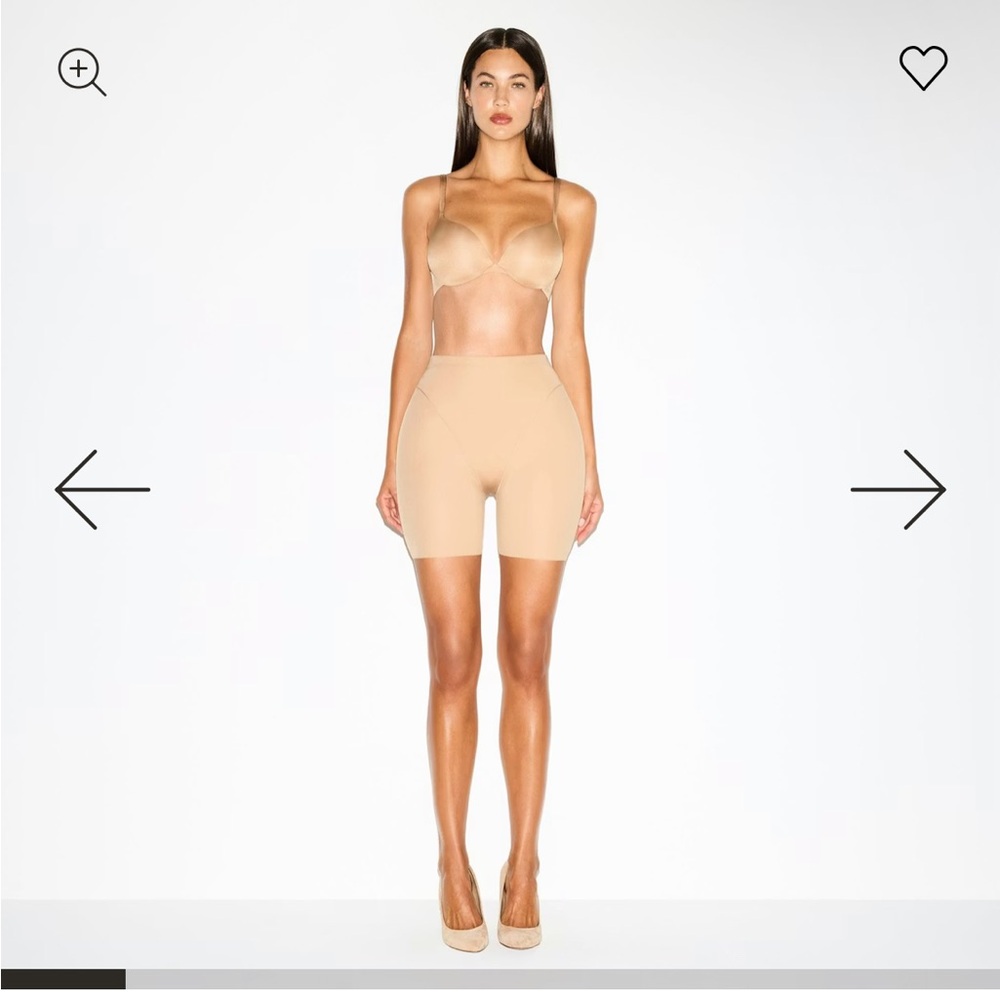 SKIMS BUTT AND HIP ENHANCING MID THIGH SHORT - SMALL NWT